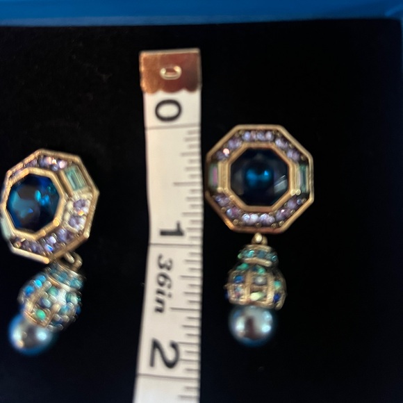 Heidi Daus "Lavish Layers crystal drop octagonal blue stone pierced earrings NIB - Picture 4 of 7